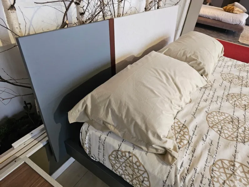 Letto moderno con contenitore Ken Tomasella a prezzo ribassato