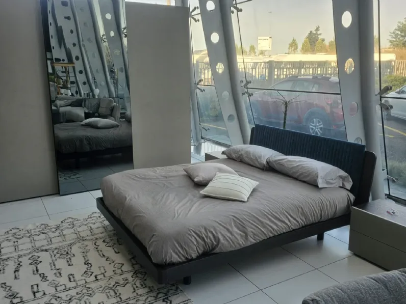 Letto matrimoniale moderno Roxy Tomasella a prezzo ribassato