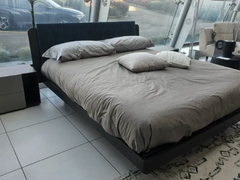 Letto matrimoniale moderno Roxy Tomasella a prezzo ribassato
