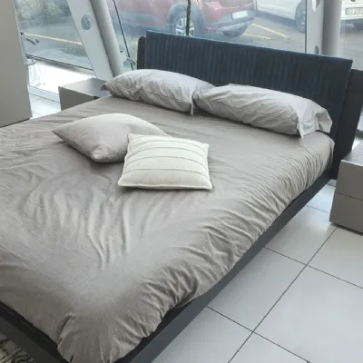 Letto matrimoniale moderno Roxy Tomasella a prezzo ribassato