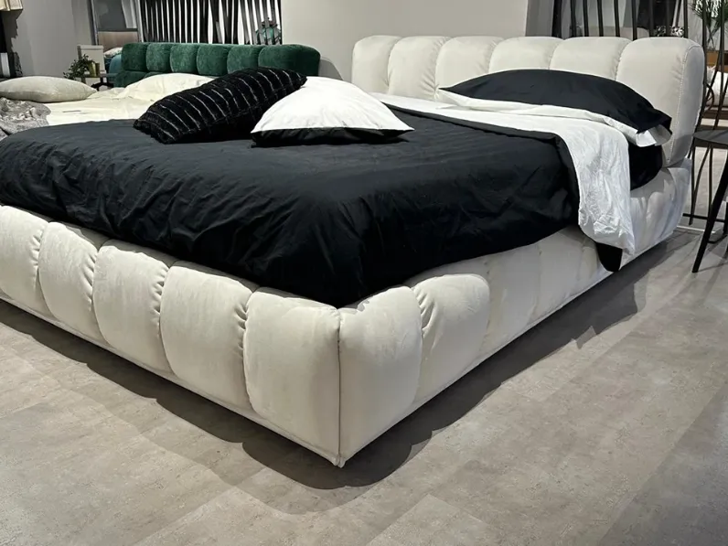 Letto imbottito modello Sacai di Franco ferri scontato 50%