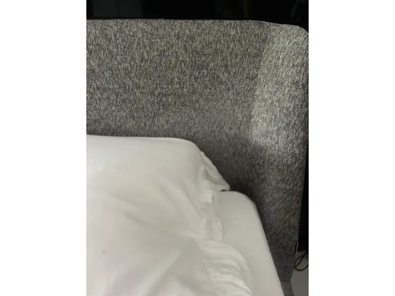 Letto imbottito modello Velvet di Novamobili scontato 13%