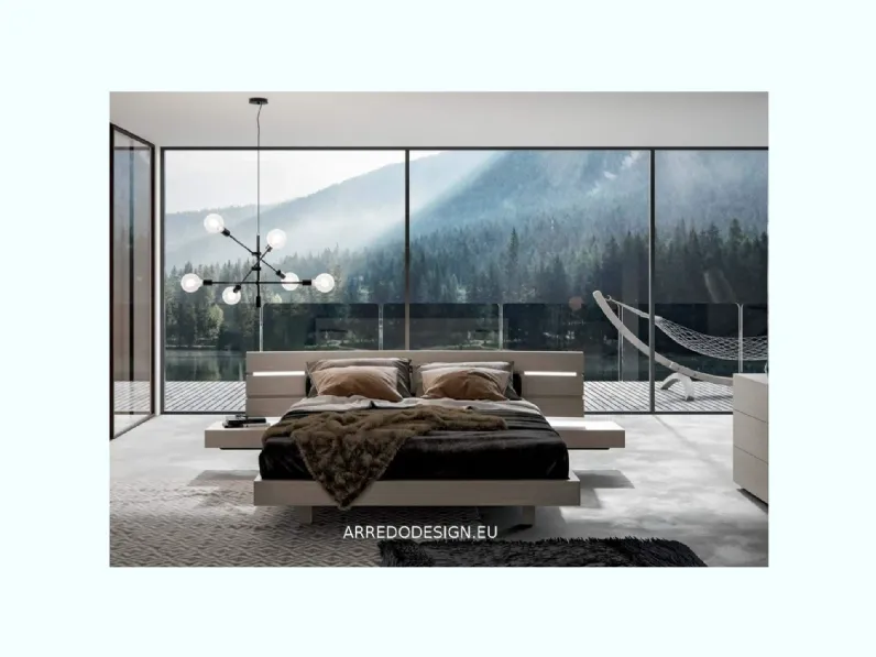 Letto design con giroletto Work Veneran a prezzo ribassato