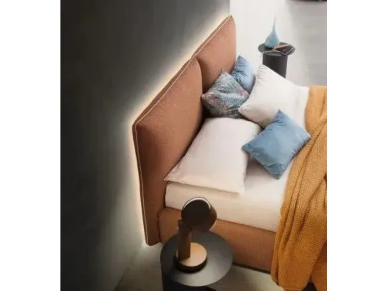 Letto imbottito con contenitore Allen Le comfort a prezzo scontato