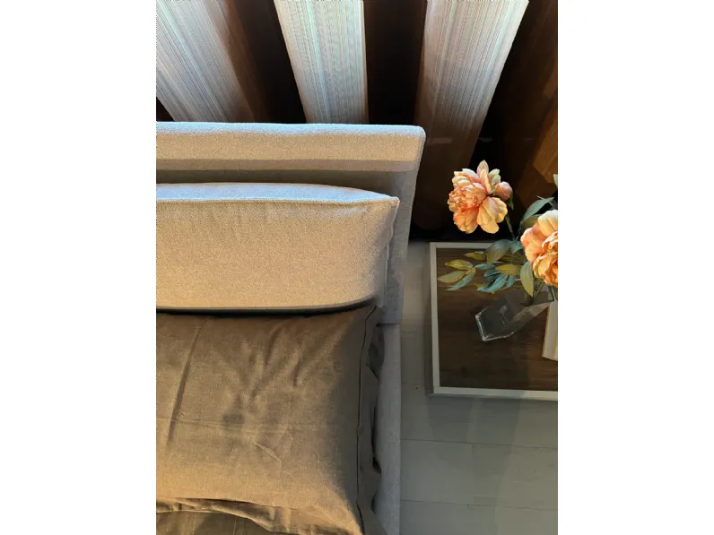 Letto imbottito modello Attico di Twils scontato 35%