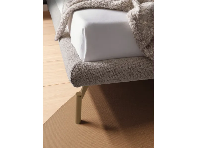 Letto imbottito modello Letto matrimoniale modello alissa di Orme scontato 40%