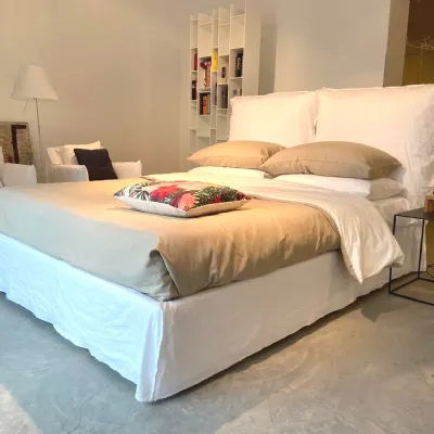 Letto moderno con contenitore Double Gervasoni a prezzo scontato