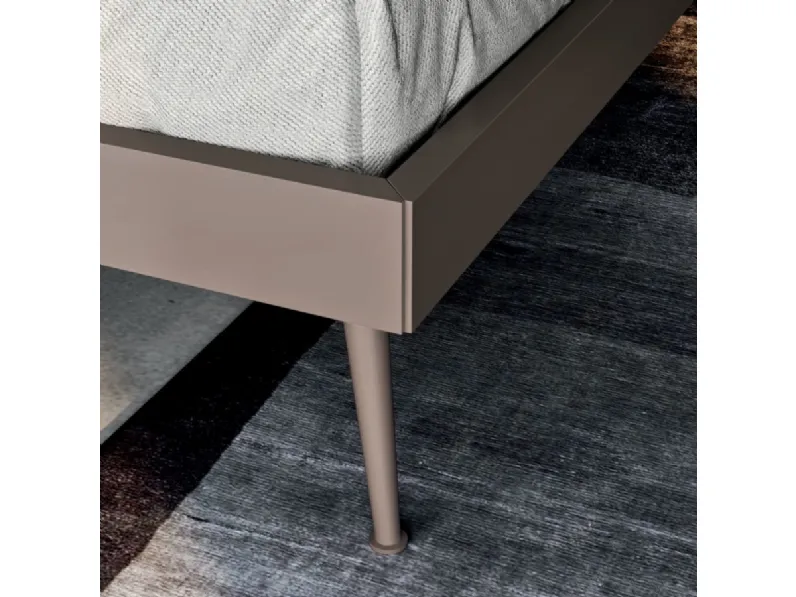 Letto design con piedini * olivia Orme a prezzo scontato