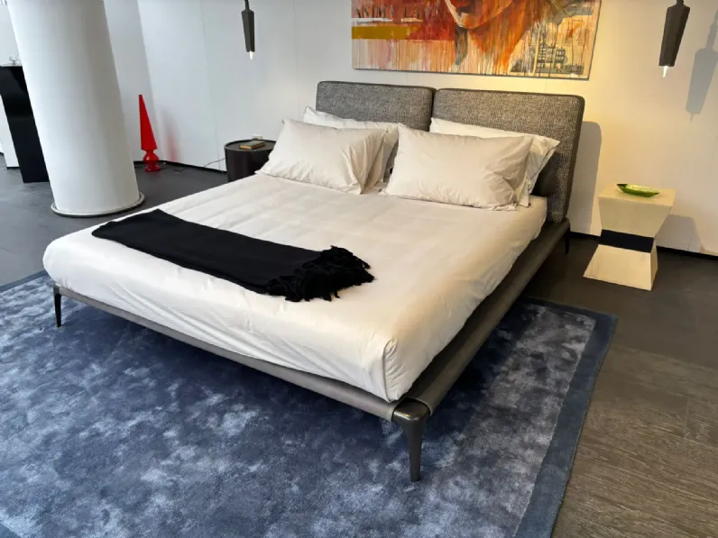 Letto matrimoniale con piedini Park 1  Poliform a prezzo ribassato