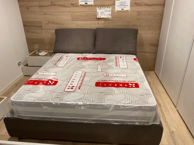 Letto matrimoniale con contenitore River V&nice a prezzo ribassato