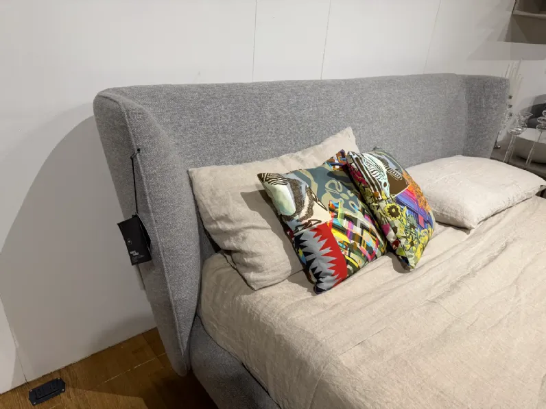 Letto imbottito modello Royal di Ditre italia scontato 50%