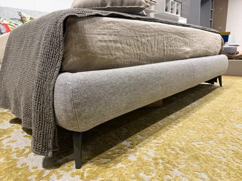Letto imbottito modello Royal di Ditre italia scontato 50%
