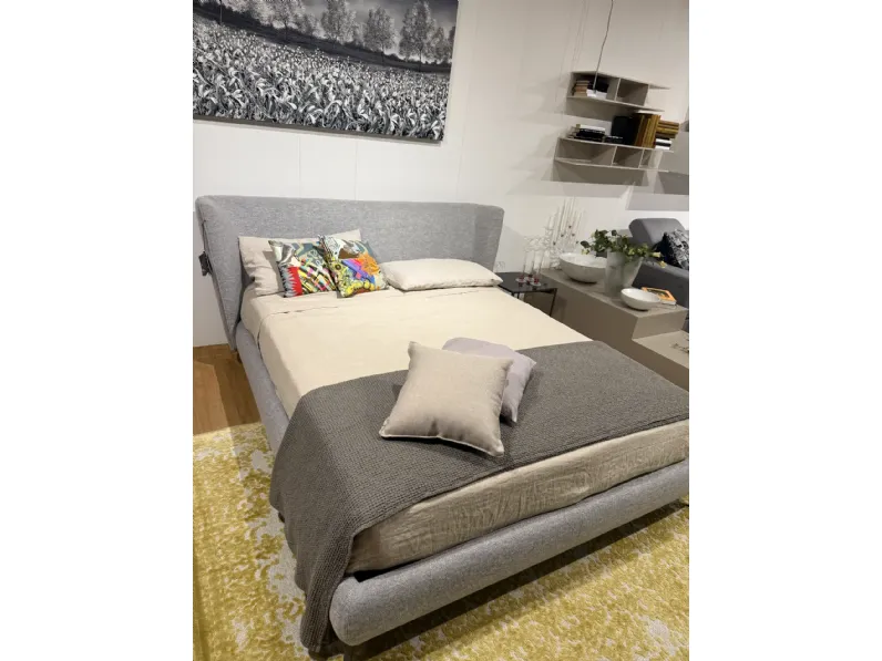 Letto imbottito modello Royal di Ditre italia scontato 50%