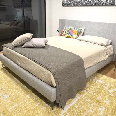 Letto imbottito modello Royal di Ditre italia scontato 50%