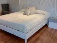 Letto moderno con giroletto Scudo Imab a prezzo ribassato