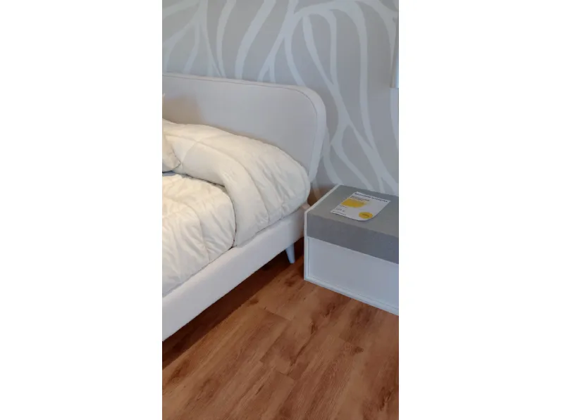 Letto moderno con giroletto Scudo Imab a prezzo ribassato