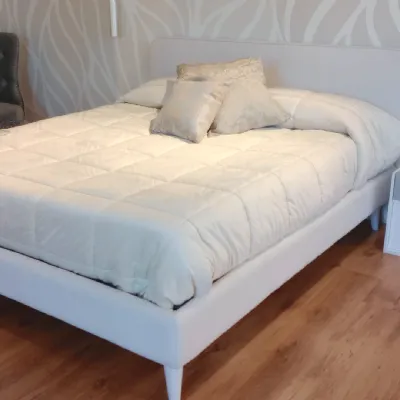 Letto moderno con giroletto Scudo Imab a prezzo ribassato