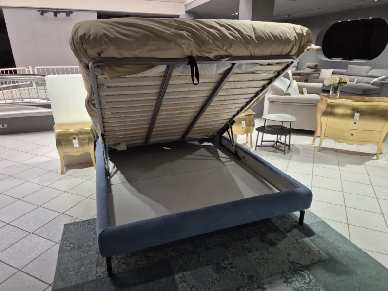 Letto imbottito modello Tecum quadro di Novaluna scontato 50%