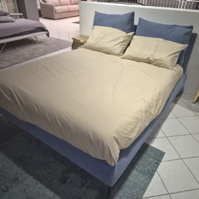 Letto imbottito modello Tecum quadro di Novaluna scontato 50%