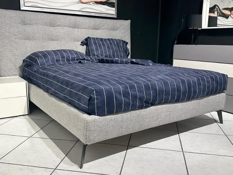 Letto imbottito modello Tuftè di La casa moderna scontato 66%