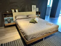 Letto matrimoniale design Yuki Tomasella a prezzo ribassato