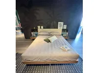 Letto matrimoniale design Yuki Tomasella a prezzo ribassato