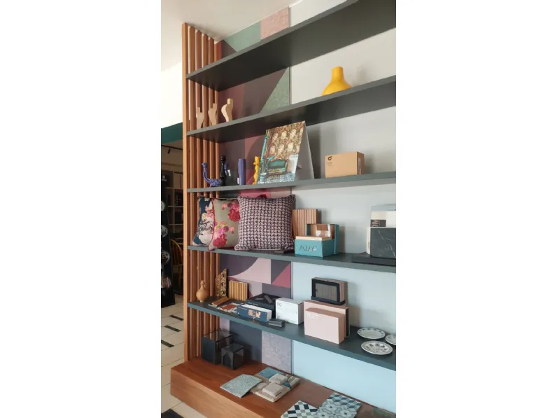 Libreria modello Shapes library di Artigianale a prezzo scontato