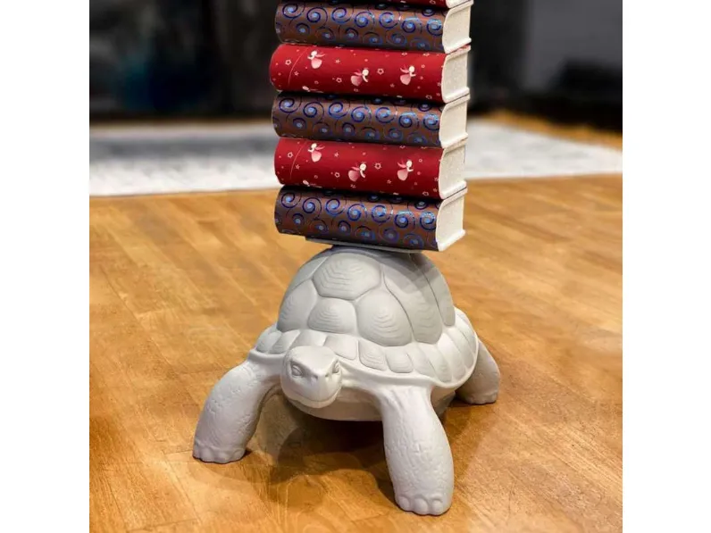 Libreria  turtle carry bookcase in stile moderno di Qeeboo in OFFERTA OUTLET 