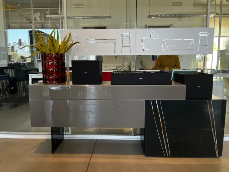 Madia 36e8 dresser 2608 di Lago in stile design scontata -25%