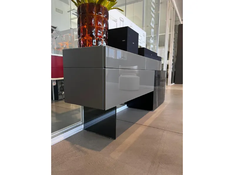Madia 36e8 dresser 2608 di Lago in stile design scontata -25%