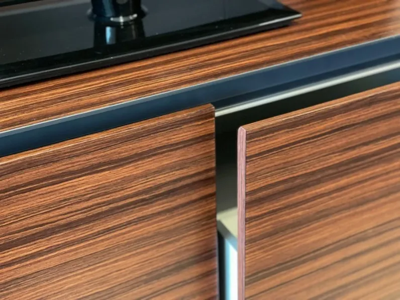 Madia di B&b italia in legno Flat a prezzo Outlet