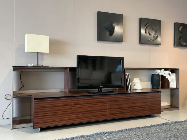Madia di B&b italia in legno Flat a prezzo Outlet