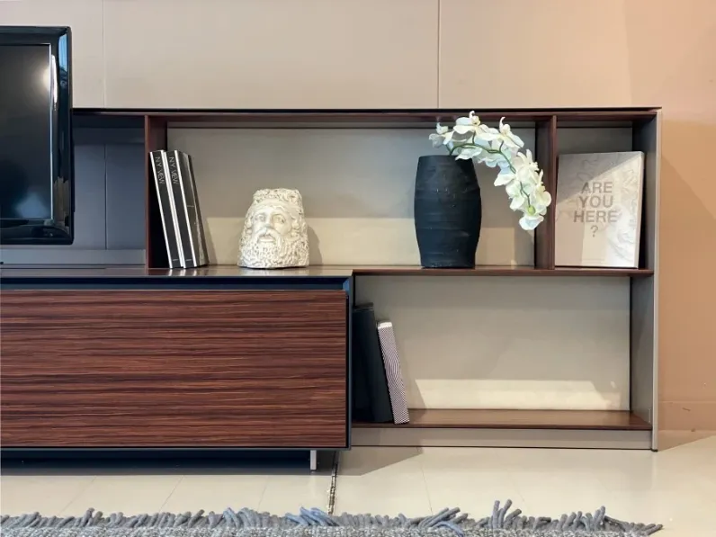 Madia di B&b italia in legno Flat a prezzo Outlet