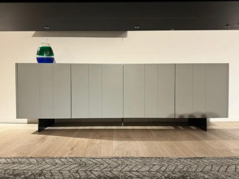 Madia Stripe in stile design di Novamobili in Offerta Outlet