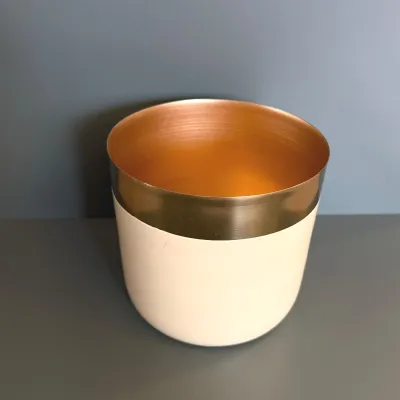Oggettistica design Vaso bicolor ottone e crema di Artigianale scontata del 28%