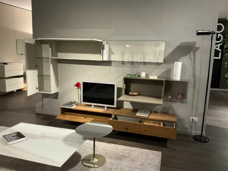 Parete attrezzata 36e8 Lago in stile design a prezzo scontato