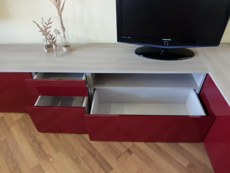 Parete attrezzata One Siloma in stile moderna a prezzo ribassato