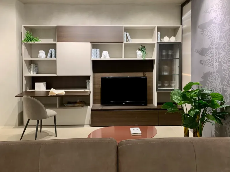Parete attrezzata Parete a spalla vano tv e pensili vetro  di Tomasella in OFFERTA OUTLET