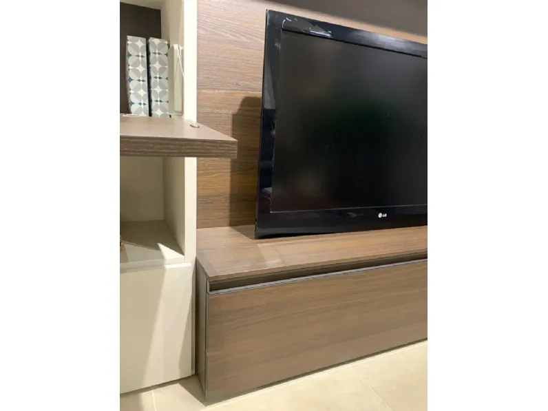 Parete attrezzata Parete a spalla vano tv e pensili vetro  di Tomasella in OFFERTA OUTLET