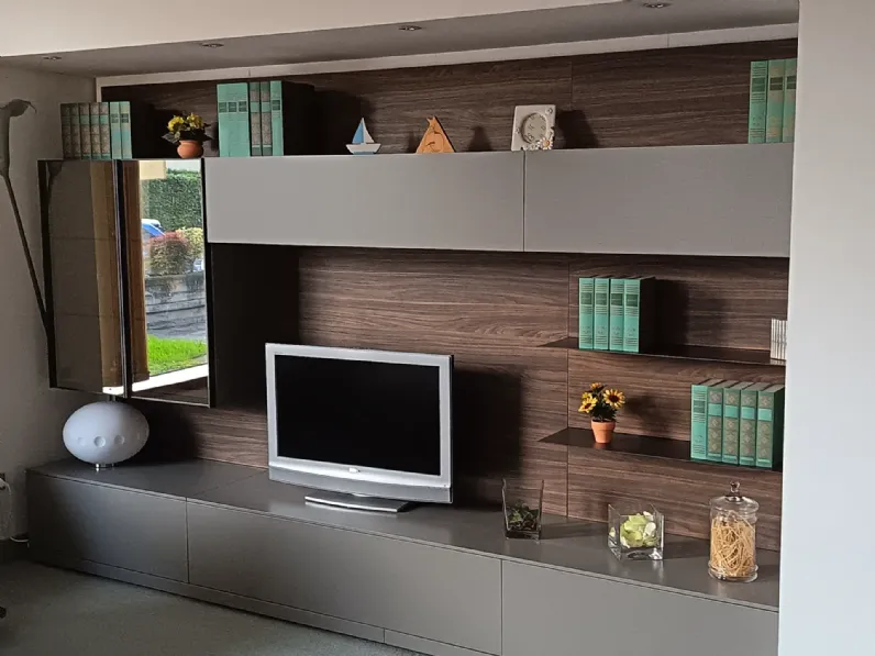 Parete attrezzata Mobile a parete con boiserie  Novamobili in stile design a prezzo scontato