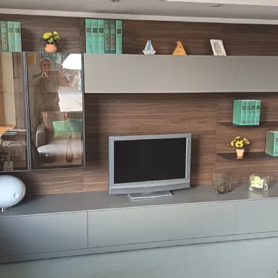 Parete attrezzata Mobile a parete con boiserie  Novamobili in stile design a prezzo scontato