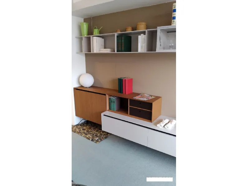 Mobile soggiorno modello Soggiorno serie living basi gola sospese di Novamobili a PREZZI OUTLET