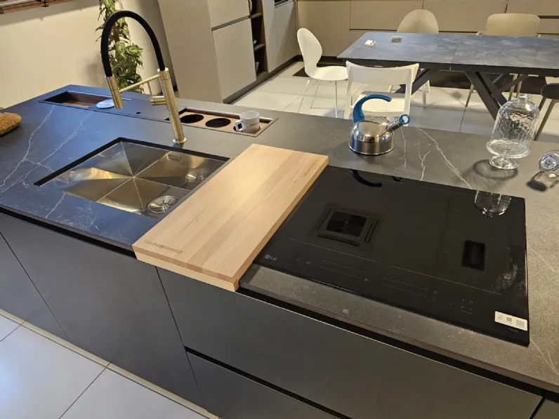 Innovativo piano cottura Ci7z2437ba  di Lg in offerta