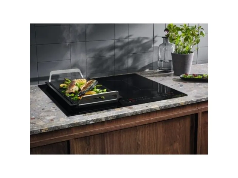 Innovativo piano cottura Eil63443 di Electrolux con forte sconto