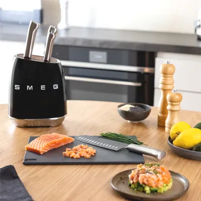 Piccoli elettrodomestici Smeg Ceppo 6 coltelli nero a prezzo Outlet