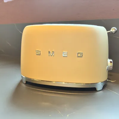 Piccoli elettrodomestici Smeg: Tostapane champagne a prezzi outlet