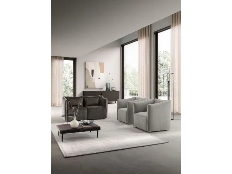 Scopri la Poltroncina Kubik Mottes Selection, ora scontata! Un design moderno ed elegante, per completare il tuo arredamento.