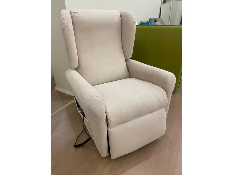 Poltrona Lilly con movimento relax a marchio Benessere relax con uno sconto imperdibile