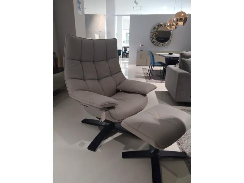 Poltrona relax Con poggiapiedi Re-vive quilted queen  Natuzzi a prezzo Outlet