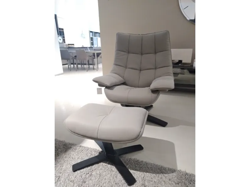 Poltrona relax Con poggiapiedi Re-vive quilted queen  Natuzzi a prezzo Outlet